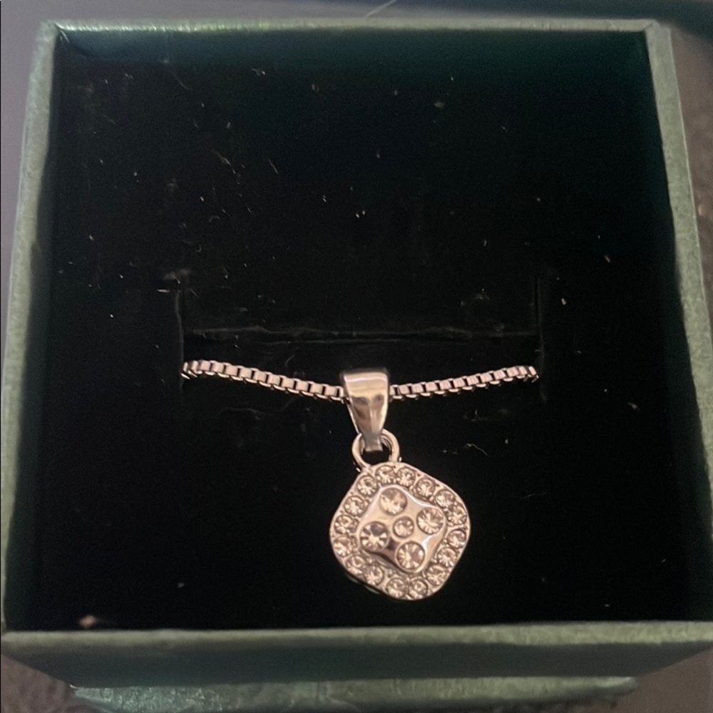 Elegant Silver Pendant Necklace